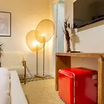 ゲストハウス Domusfebo Sangiovannisuites 4*