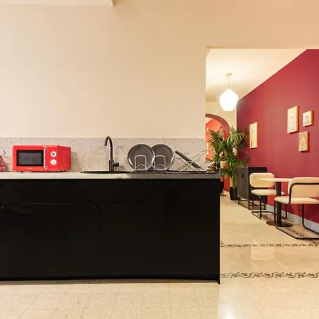 ゲストハウス Domusfebo Sangiovannisuites 4*