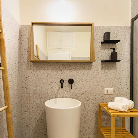 Domusfebo Sangiovannisuites Гостевой дом 4*